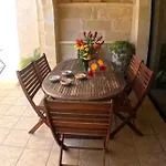 Ad Hoc B&B Il-Pergla