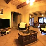 B&B Ad Hoc Il-Pergla