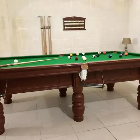 Ad Hoc Oda ve Kahvaltı Il-Pergla