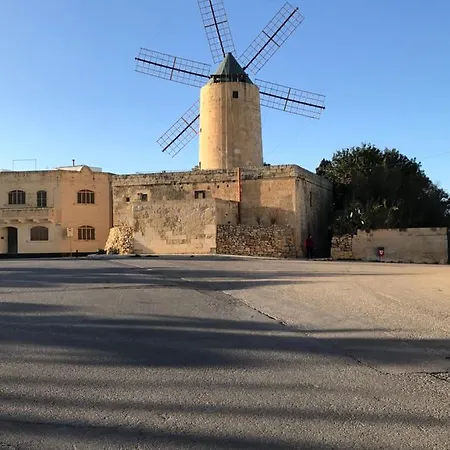 Ad Hoc Oda ve Kahvaltı 4*