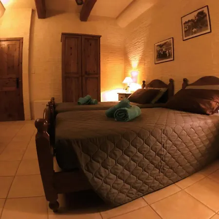 Ad Hoc 4* Il-Pergla