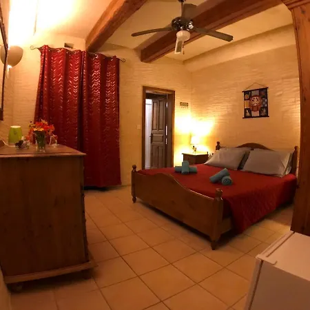 Ad Hoc Bed and breakfast 4*