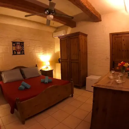 Ad Hoc Bed and breakfast