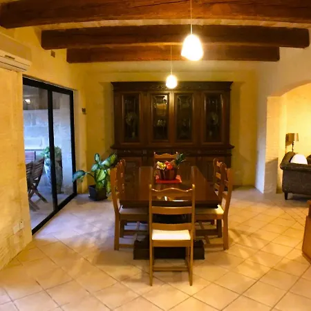 Ad Hoc Bed and breakfast Il-Pergla