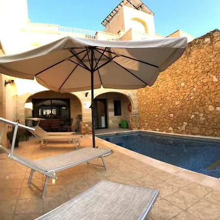Ad Hoc Bed and breakfast 4*