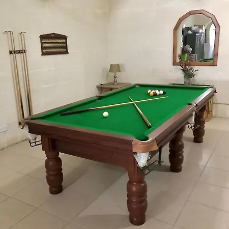 Ad Hoc Bed & Breakfast 4*