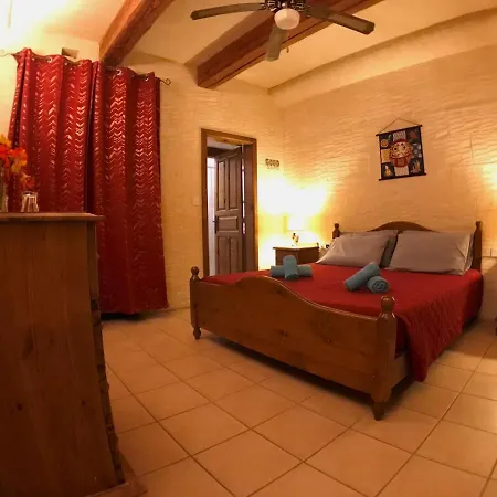 Ad Hoc Bed & Breakfast