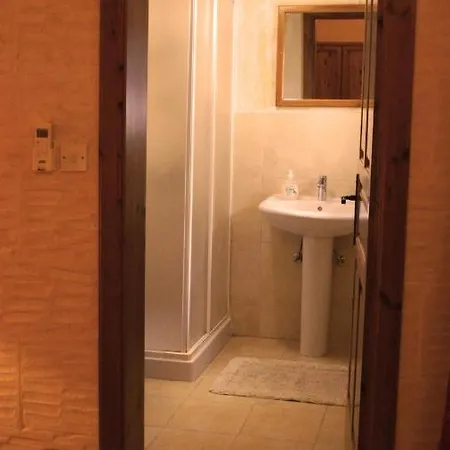 Ad Hoc Bed & Breakfast 4*