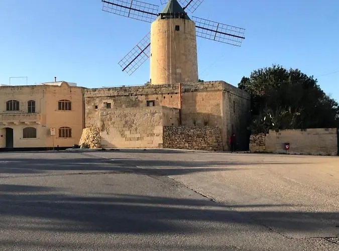 Ad Hoc Nocleg ze śniadaniem 4*