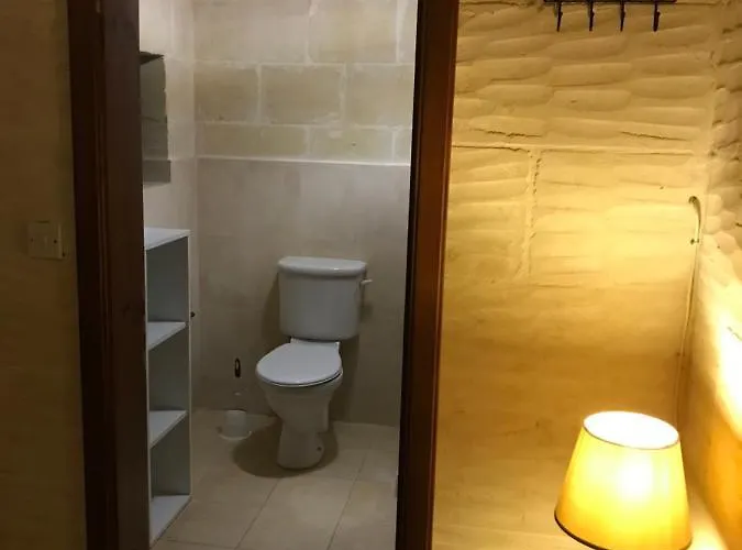 Ad Hoc Bed & Breakfast Il-Pergla