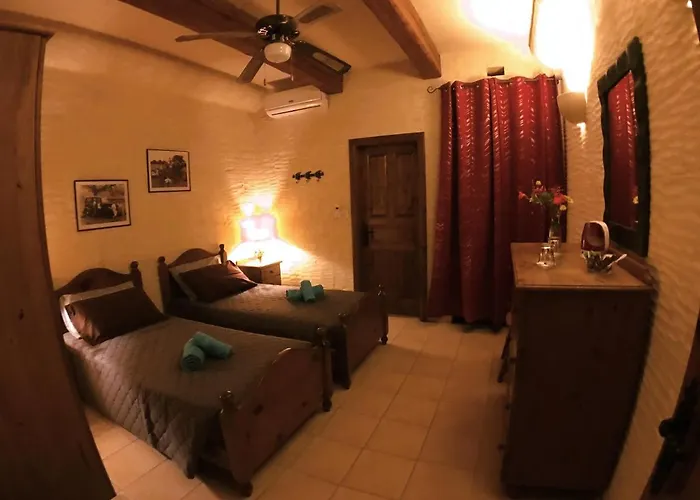 Ad Hoc Bed & Breakfast 4*