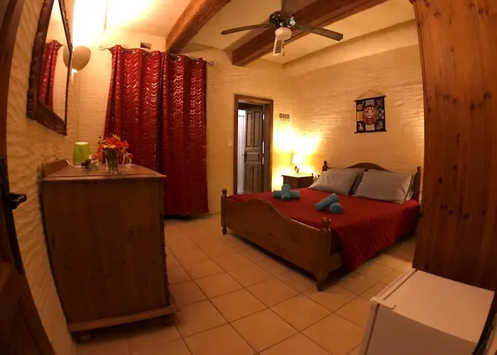 Ad Hoc Bed & Breakfast 4*