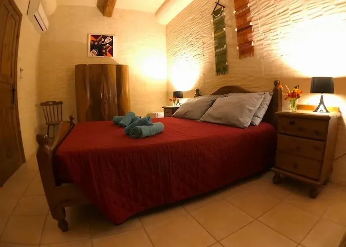 Ad Hoc Bed & Breakfast 4*