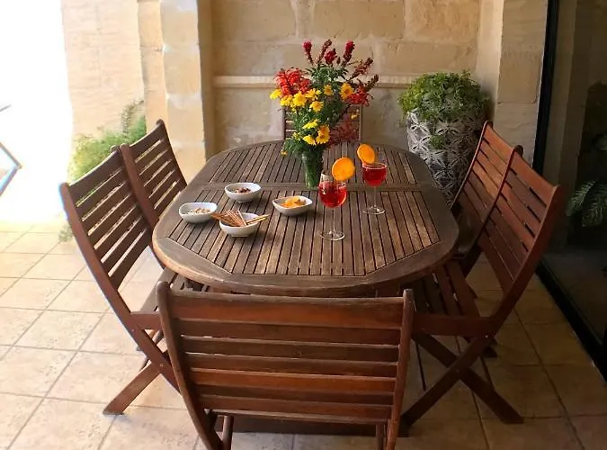 Ad Hoc Bed & Breakfast Il-Pergla