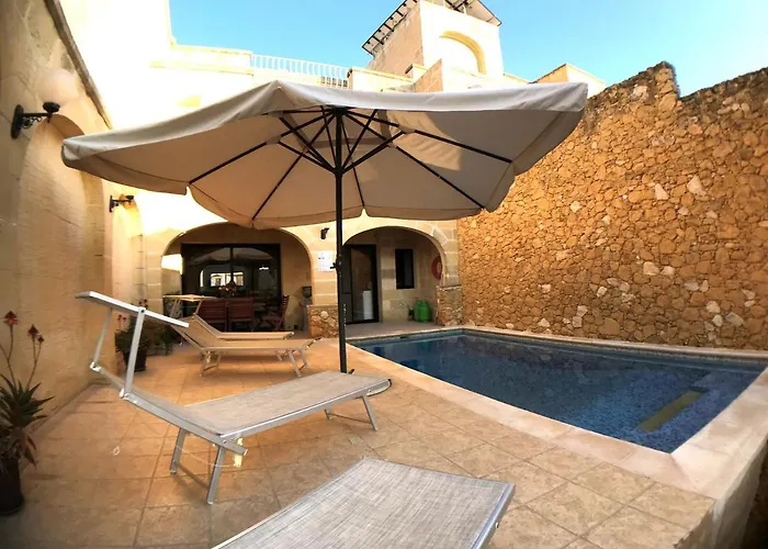 Ad Hoc Bed & Breakfast 4*